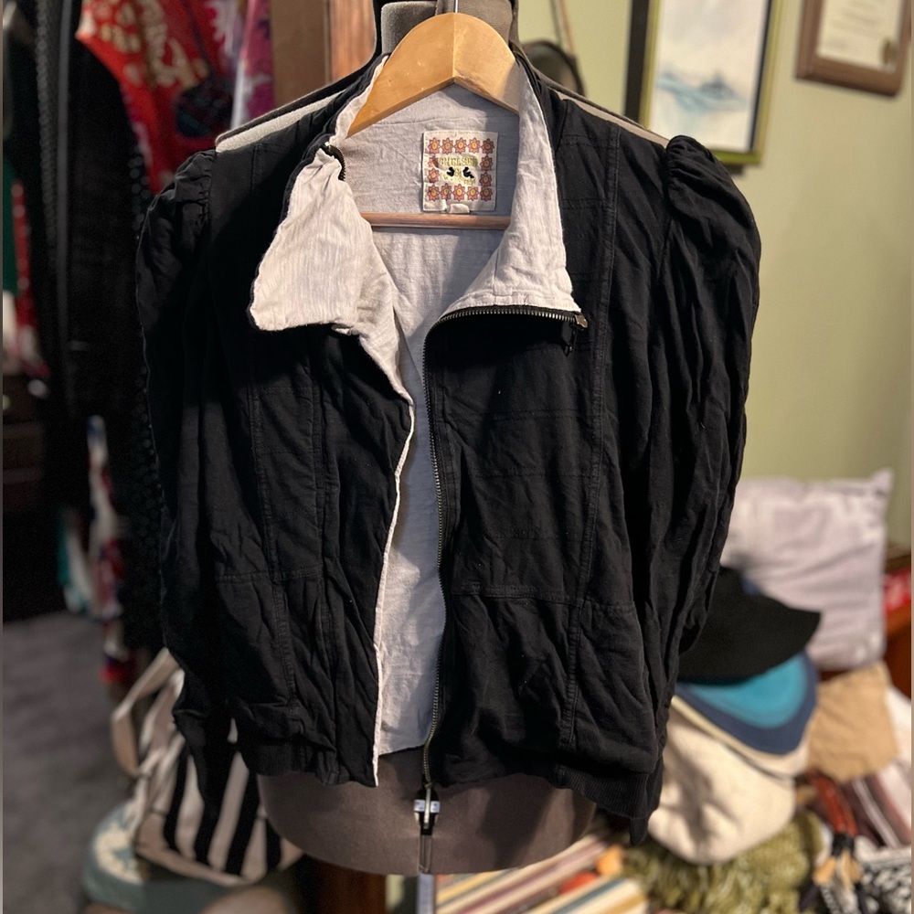 Chelsea and Violet women’s black puff shoulder bomber jacket fitted grey inside